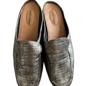 Comfortview Silver Croc-Embossed Mules